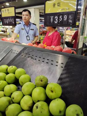 謝家集區市場監督管理局開展暑期食用農產品專項監督檢查，守護群眾“舌尖上的安全”